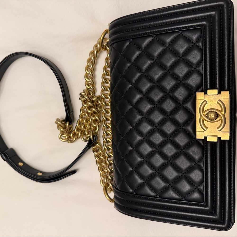 CHANEL BOY - Medium in Lambskin